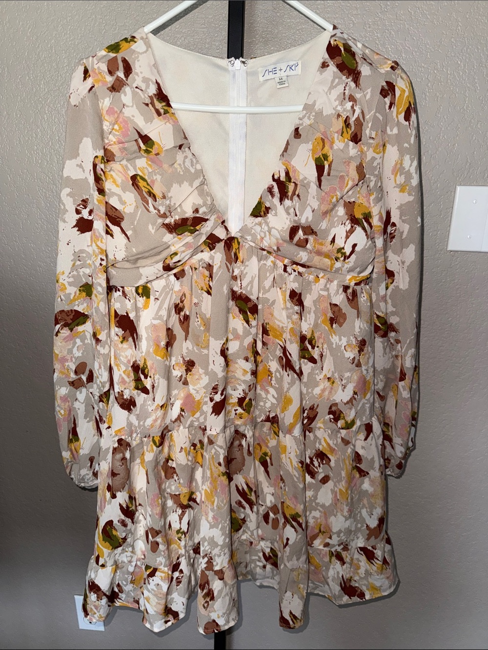 She + Sky Flowy Floral V-Neck Babydoll Dress Medium Neutral Colors